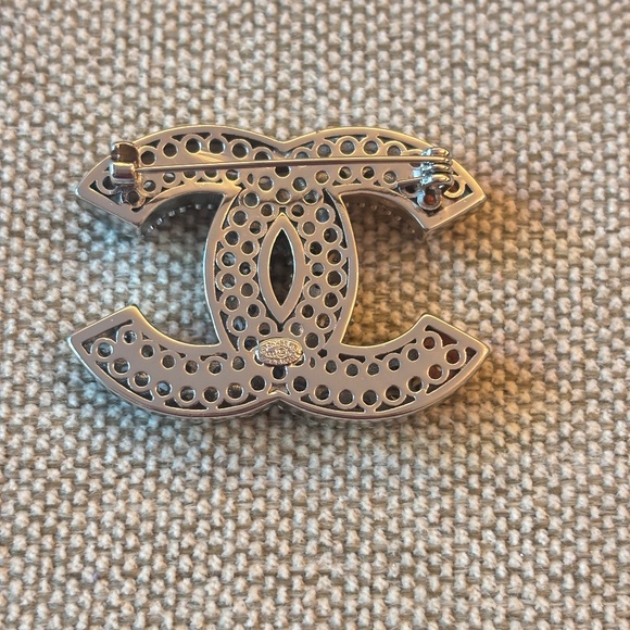 Super Rare Classic Chanel CC Crystal Embellished Silver Tone Pin Mint Condition - Picture 3 of 4
